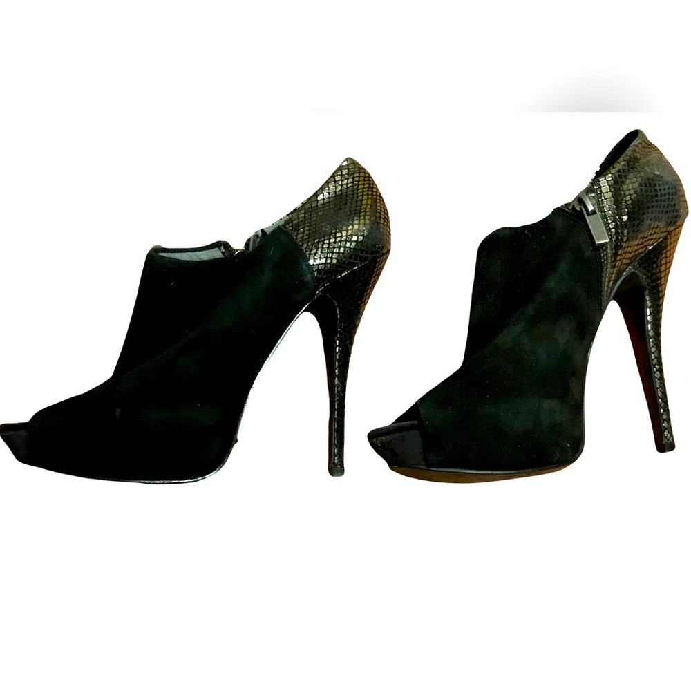 Black & Silver Snake Like Lightly Loved 5 Inch Aldo Size 8 1/2 Heels